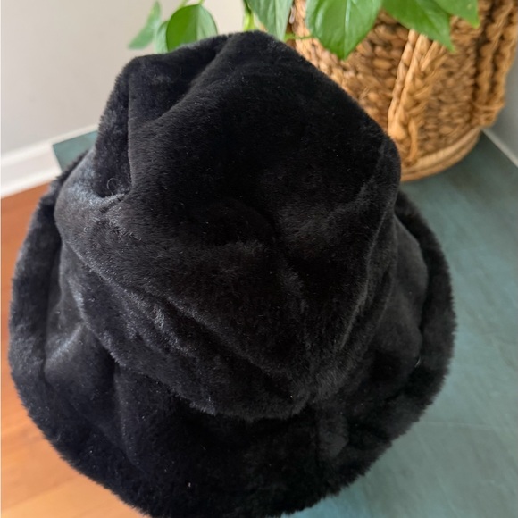 Black Faux Fur bucket hat Cossack style hat. Adjustable inside strap - Picture 3 of 6